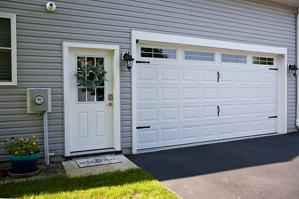 24/7 Emergency Garage Door Panel Replacement experts in Mantachie, MS
